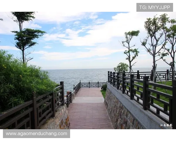 探索澳門凱旋門廣場周邊的著名景點與旅遊攻略指南